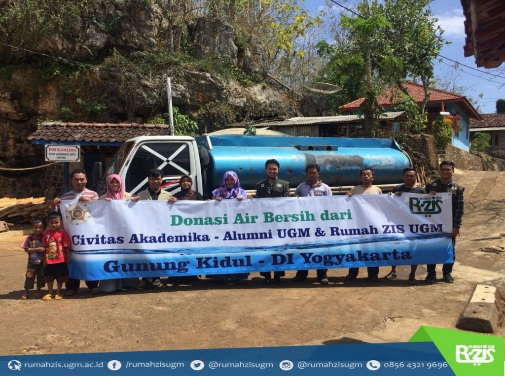 Penyaluran Donasi Air Bersih Dari Civitas Akademika Alumni Ugm Dan